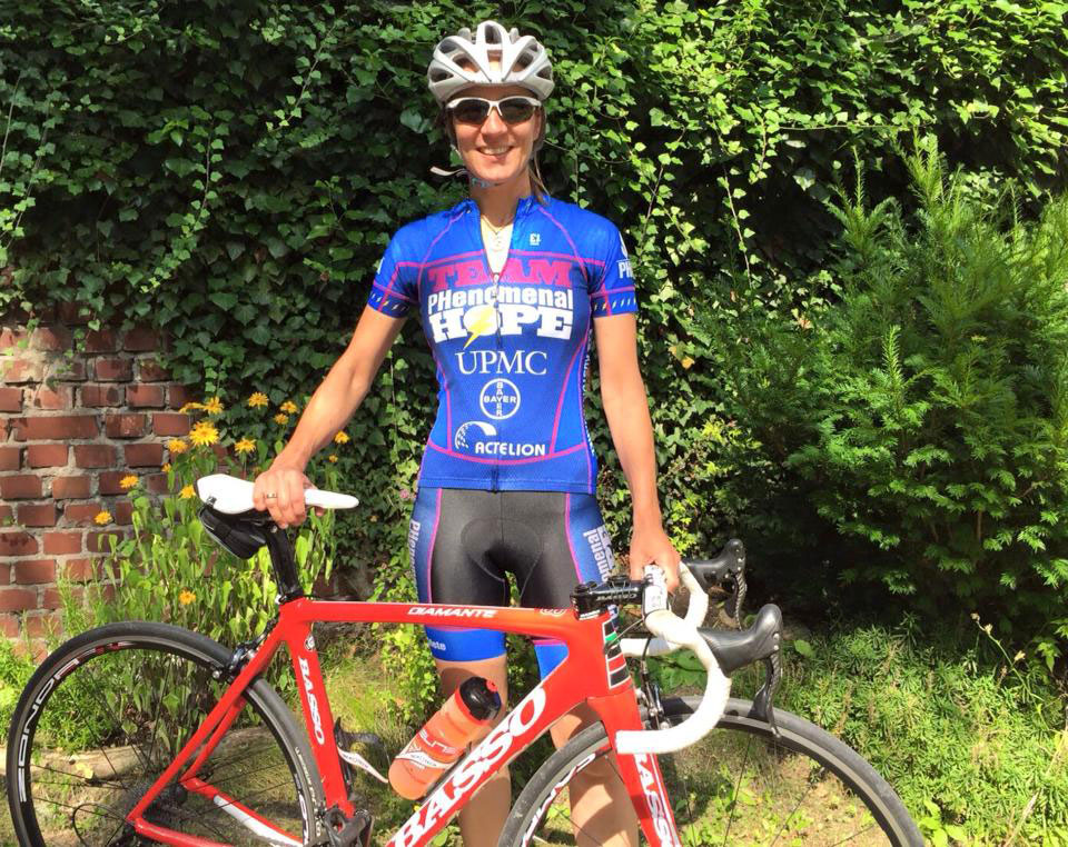 Katrin Hetebrügge and her racing bike in Team PHenomenal Hope gear
